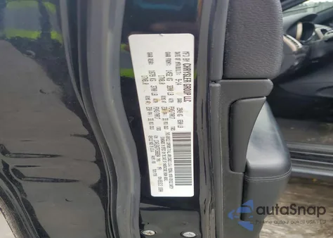 2015 Jeep Grand Cherokee Laredo z USA, uszkodzony, nr VIN 1C4RJEAG7FC668284